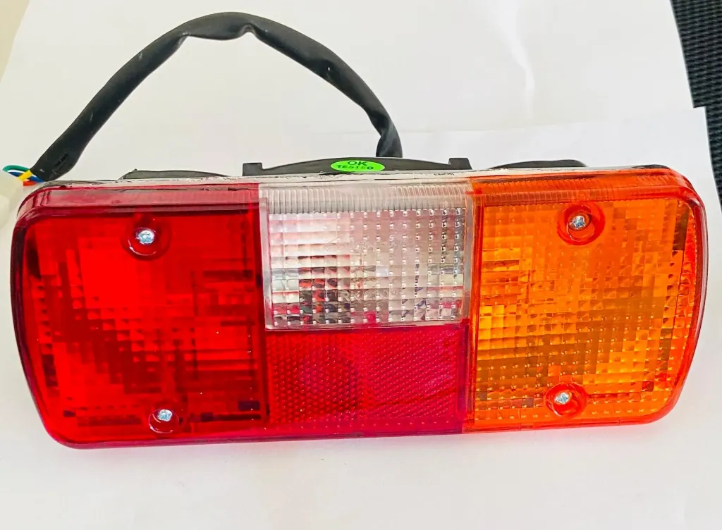 [2XV00CB5051AA] Tail Light RH (Baxy)